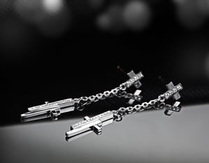 Croix pendante, vue 3
