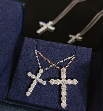 Croix diamantée