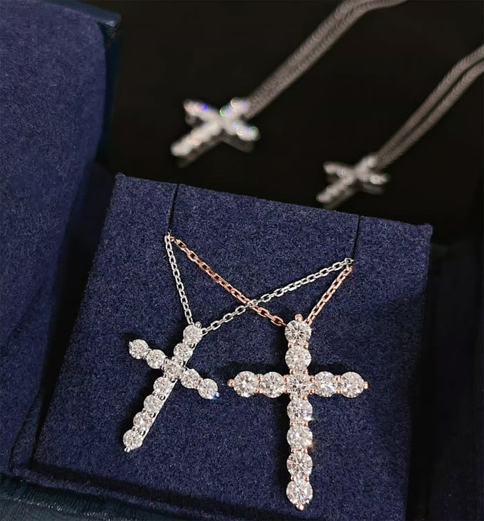 Croix diamantée