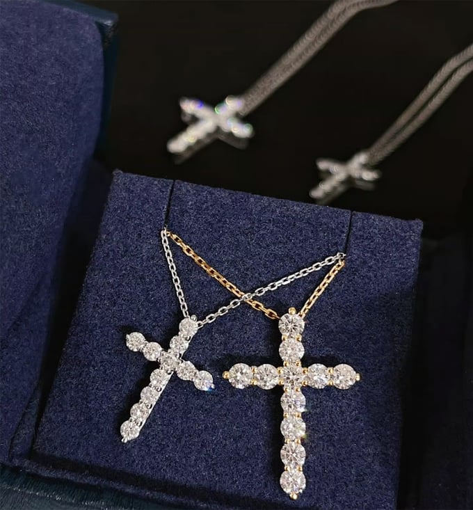 Croix diamantée