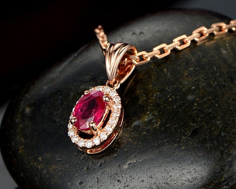 Pendentif Madame, rubis et or rose