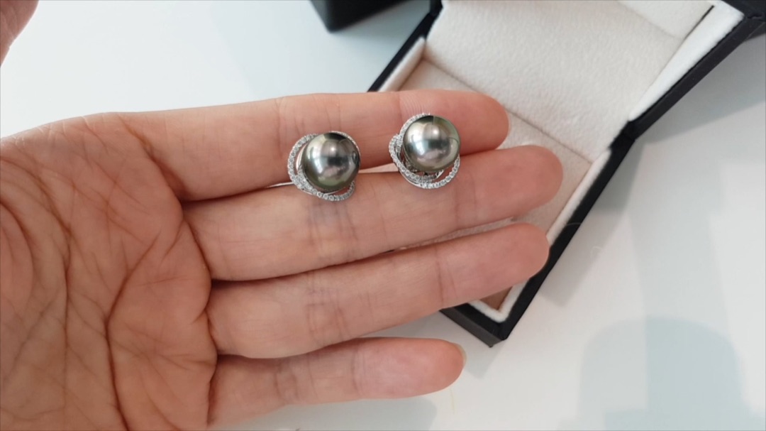 Boucles d'Oreilles Valois - Or Blanc, Diamants & Perles de Tahiti 10/11mm, GEMME | Gemperles