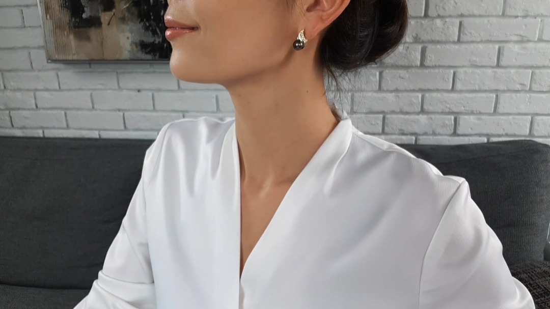 Boucles d'Oreilles Rosée du Soir Tahitienne - Or Jaune, Diamants & Perles de Tahiti 8.5/9mm, GEMME I Gemperles